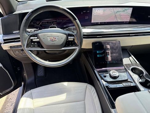 Used 2025 Cadillac Escalade ESV Sport w/ Touring Package AWD/4WD image 31