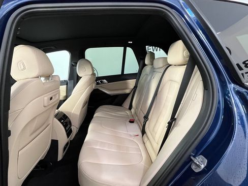 Used 2022 BMW X5 xDrive40i w/ Premium Package AWD/4WD image 4