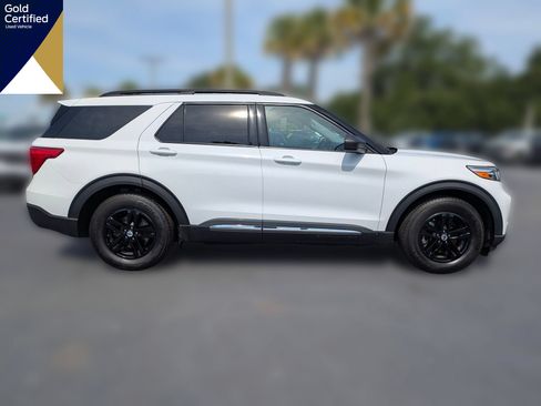 Used 2023 Ford Explorer XLT w/ Equipment Group 202A RWD image 4