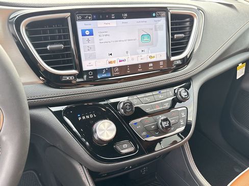 New 2026 Chrysler Pacifica Pinnacle image 19