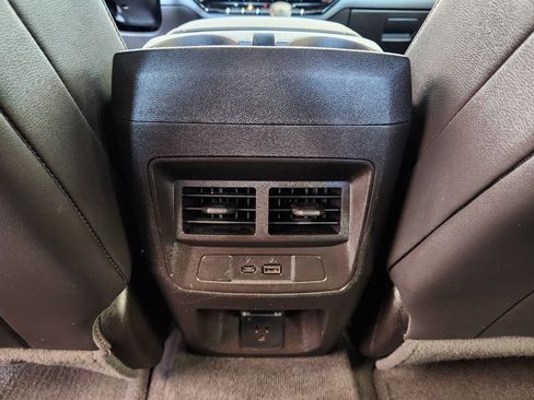 Used 2023 Chevrolet Colorado LT w/ LT Convenience Package III image 32