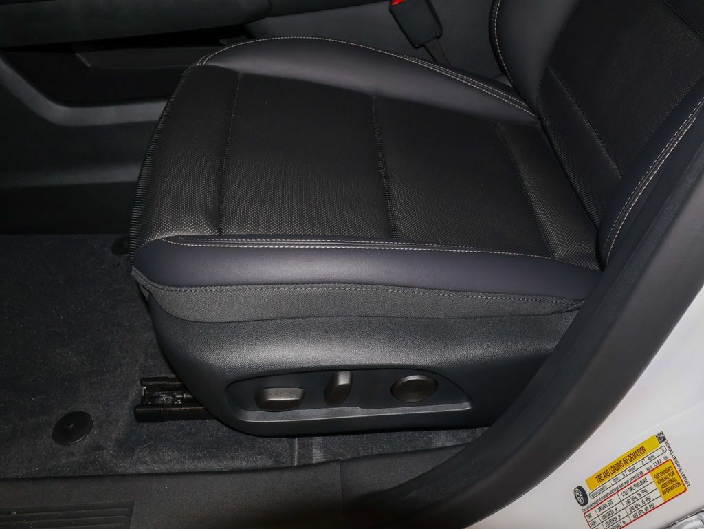 New 2027 GMC Terrain Elevation w/ Elevation Premium Package AWD/4WD image 8