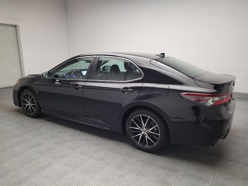 Used 2022 Toyota Camry SE FWD image 3