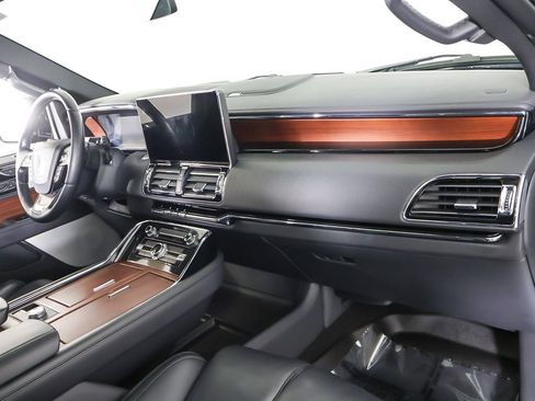 Used 2022 Lincoln Navigator Reserve image 34