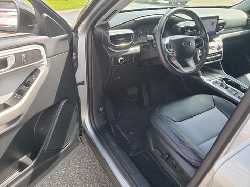Used 2023 Ford Explorer XLT w/ Equipment Group 202A AWD/4WD image 12