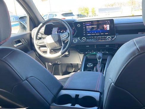 Used 2024 Chevrolet Colorado Z71 w/ Z71 Convenience Package 2 image 27