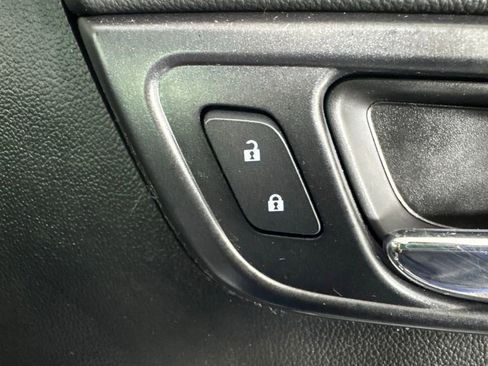 Used 2018 Chevrolet Tahoe LT image 38