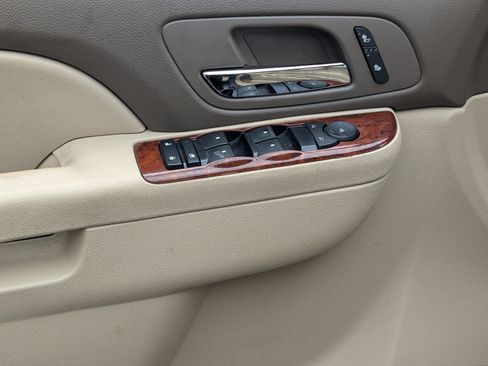 Used 2014 GMC Yukon XL SLT RWD image 16