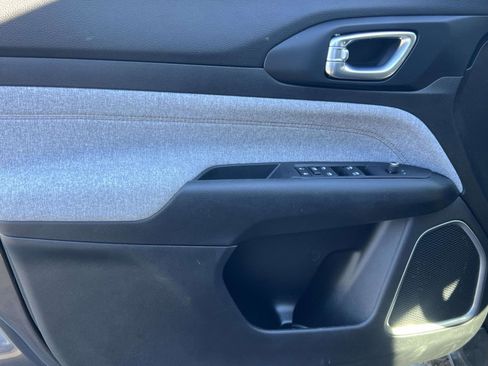 Used 2022 Jeep Compass Latitude image 29