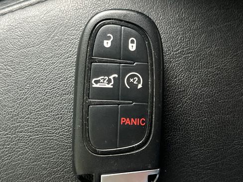 Used 2017 Jeep Cherokee Overland image 19