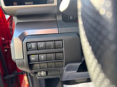 Used 2025 Toyota Tacoma SR5 AWD/4WD image 17