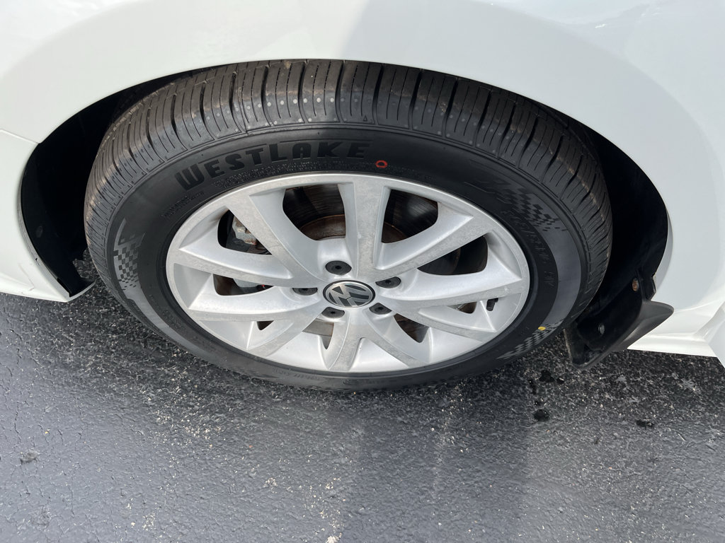 Used 2015 Volkswagen Jetta SE FWD image 46
