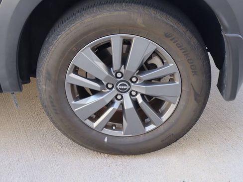 Used 2025 Nissan Pathfinder S FWD image 29