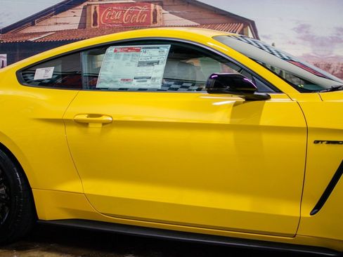 Used 2016 Ford Mustang Shelby GT350 w/ Technology Package image 5