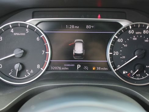 Used 2024 Nissan Rogue S FWD image 14