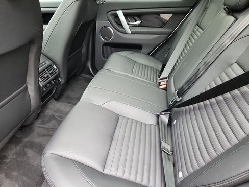 Used 2025 Land Rover Discovery Sport S image 5