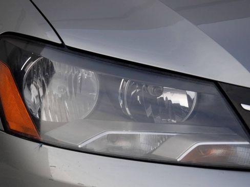Used 2012 Volkswagen Passat TDI SE FWD image 37
