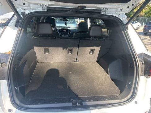 Used 2023 Chevrolet Equinox RS w/ RS Leather Package FWD image 11