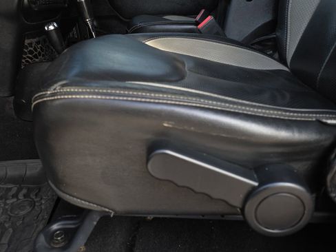 Used 2018 Jeep Wrangler Unlimited Sport S AWD/4WD image 29