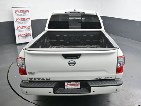 Used 2022 Nissan Titan SV image 30