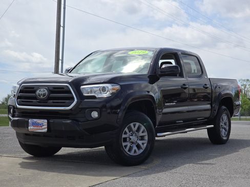Used 2019 Toyota Tacoma SR5 RWD image 1