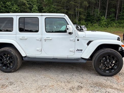 Used 2021 Jeep Wrangler Unlimited Sahara AWD/4WD image 7