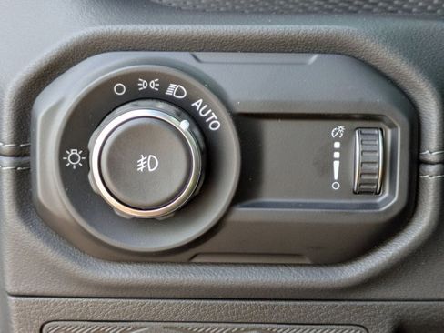 Used 2024 Jeep Wrangler Unlimited Rubicon AWD/4WD image 12