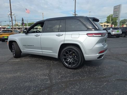 Used 2025 Jeep Grand Cherokee Summit AWD/4WD image 4