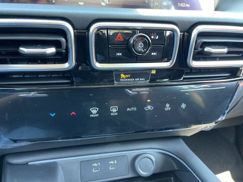 New 2026 Nissan Sentra SR w/ Floor Mat Package FWD image 11