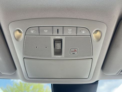 Used 2019 Nissan Rogue SL w/ Premium Package image 12