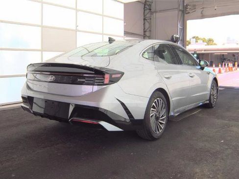 Used 2025 Hyundai Sonata SEL FWD image 3