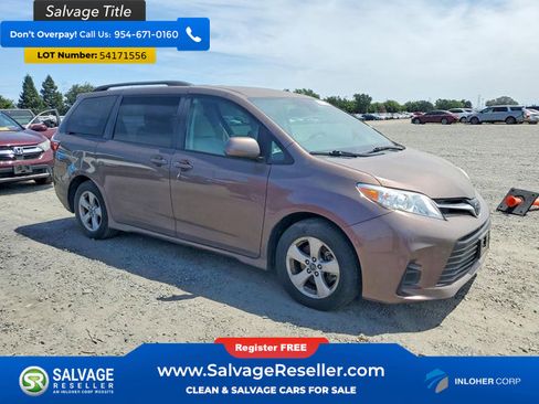 Used 2020 Toyota Sienna LE w/ Carpet Mat Package FWD image 5