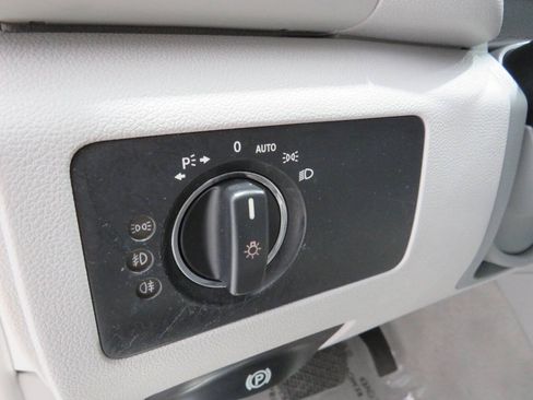Used 2010 Mercedes-Benz R 350 4MATIC image 21
