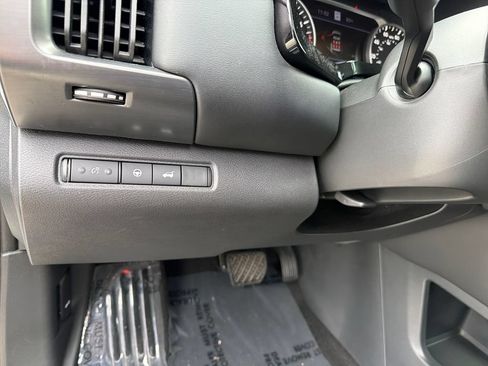 Certified 2024 Nissan Pathfinder SL FWD image 19