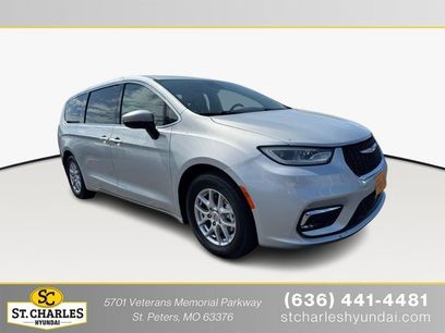 Used 2023 Chrysler Pacifica Touring-L