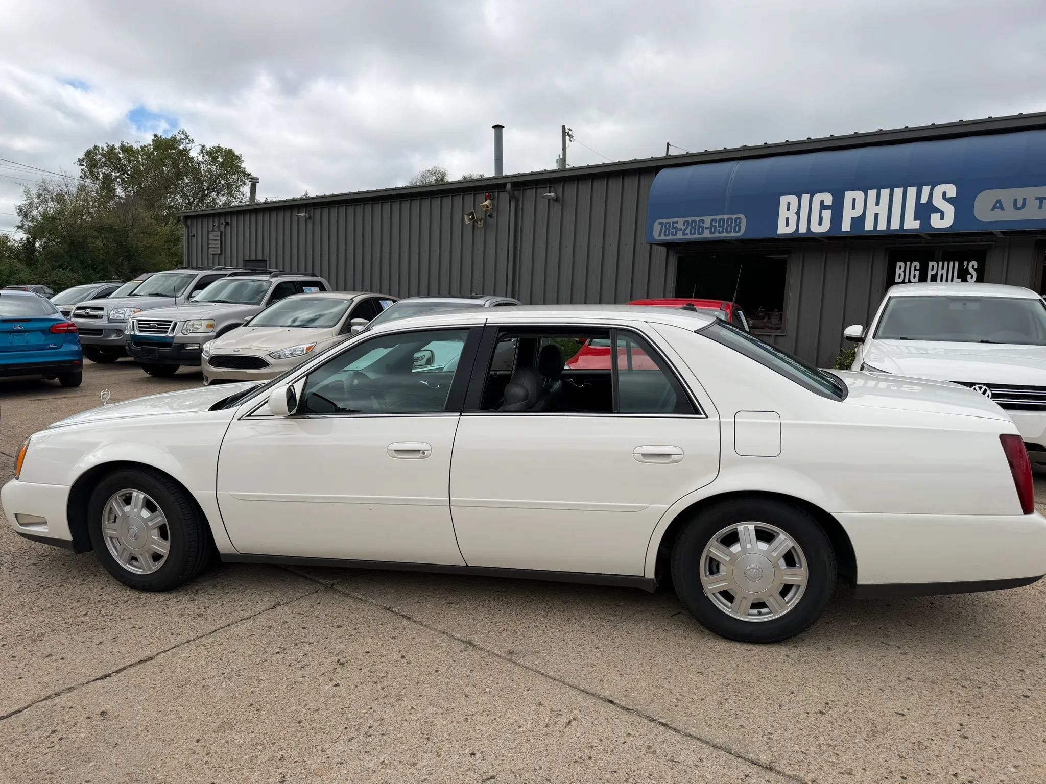 Used 2004 Cadillac De Ville w/ Equipment Group FWD image 3
