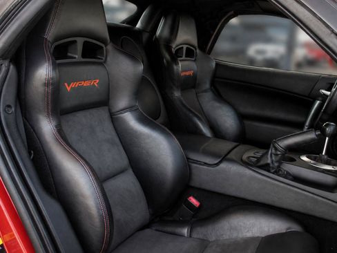 Used 2005 Dodge Viper SRT-10 w/ Copperhead Edition Group RWD image 16