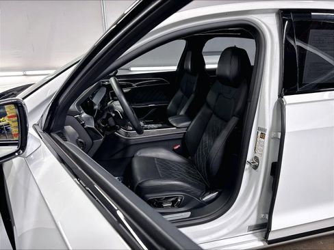 Used 2023 Audi S8 w/ S8 Comfort Plus Package AWD/4WD image 26