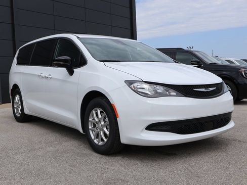 New 2027 Chrysler Pacifica LX FWD image 6