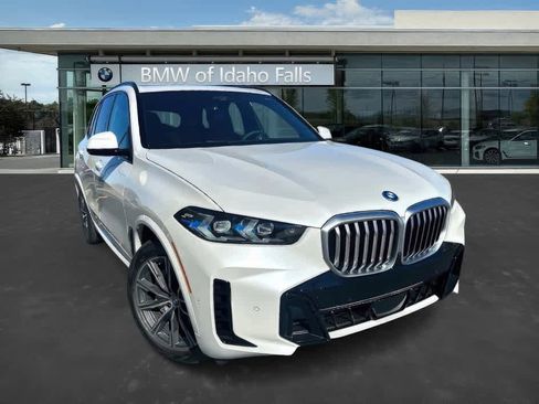 Used 2026 BMW X5 xDrive50e w/ M Sport Package image 3
