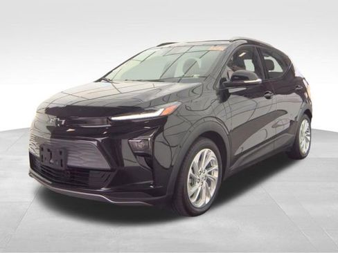 Used 2023 Chevrolet Bolt EUV LT w/ Driver Confidence Package FWD image 3