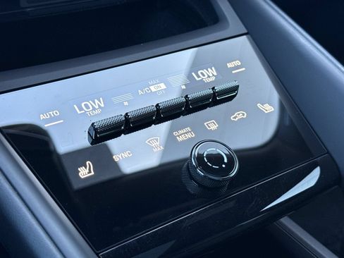 Certified 2025 Porsche Macan 4 Electric AWD/4WD image 21