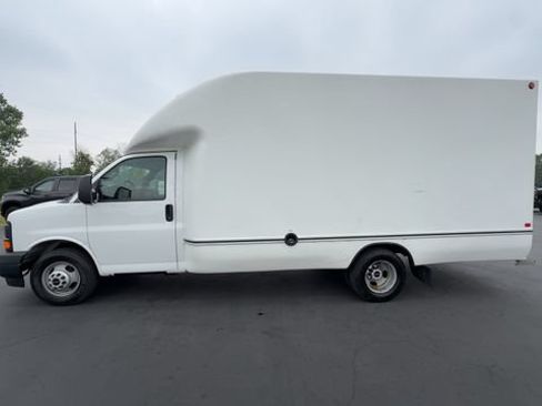 Used 2017 GMC Savana 3500 RWD image 5