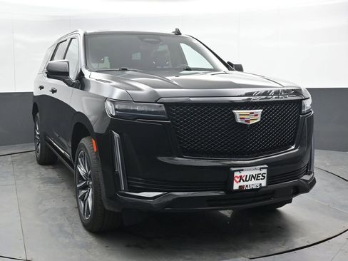 Used 2022 Cadillac Escalade Sport w/ Touring Package image 6