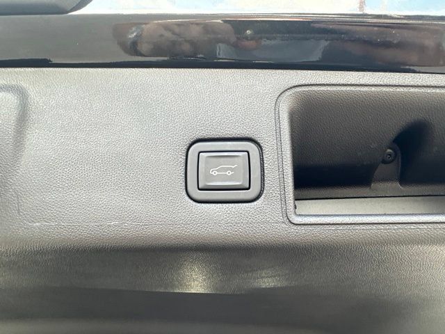 Used 2023 GMC Terrain SLT w/ Infotainment Package II AWD/4WD image 31