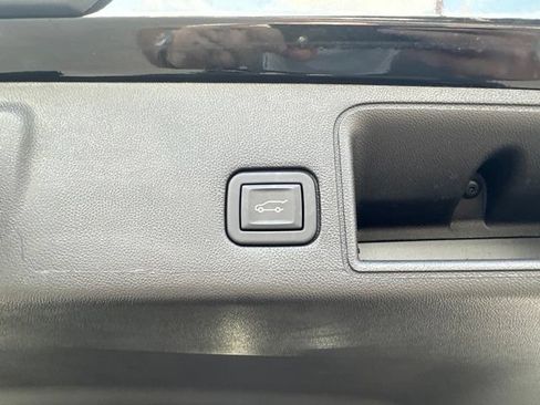 Used 2023 GMC Terrain SLT w/ Infotainment Package II AWD/4WD image 31