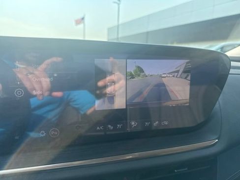 Used 2025 Buick Envision Avenir AWD/4WD image 6