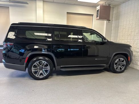 Used 2022 Jeep Wagoneer Series III AWD/4WD image 56