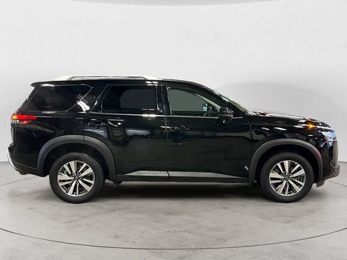 Used 2025 Nissan Pathfinder SL AWD/4WD image 4