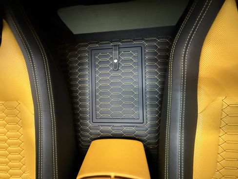 Used 2019 Lamborghini Urus AWD/4WD image 28